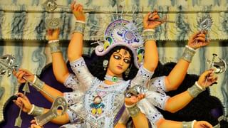 Bonedi Barir Durga Puja: কোথাও পোড়া ল্যাটা মাছ, কোথাও আবার মিঠাই! কলকাতার বনেদি বাড়ির ভোগেও আছে নানা চমক