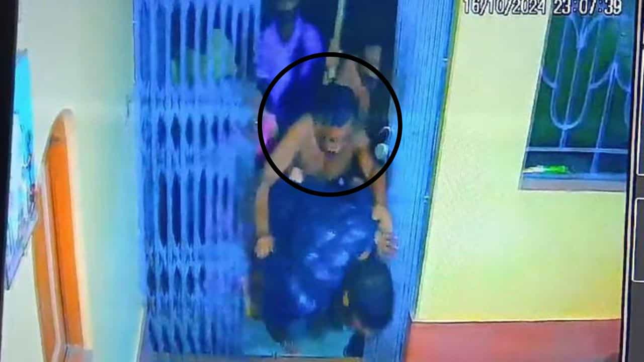 Egra: পাড়ার ছেলের সঙ্গে বউয়ের প্রেম! কেবল সন্দেহের বশেই 'খুন' সেই যুবকের বাবা Egra: পাড়ার ছেলের সঙ্গে বউয়ের প্রেম! কেবল সন্দেহের বশেই 'খুন' সেই যুবকের বাবা