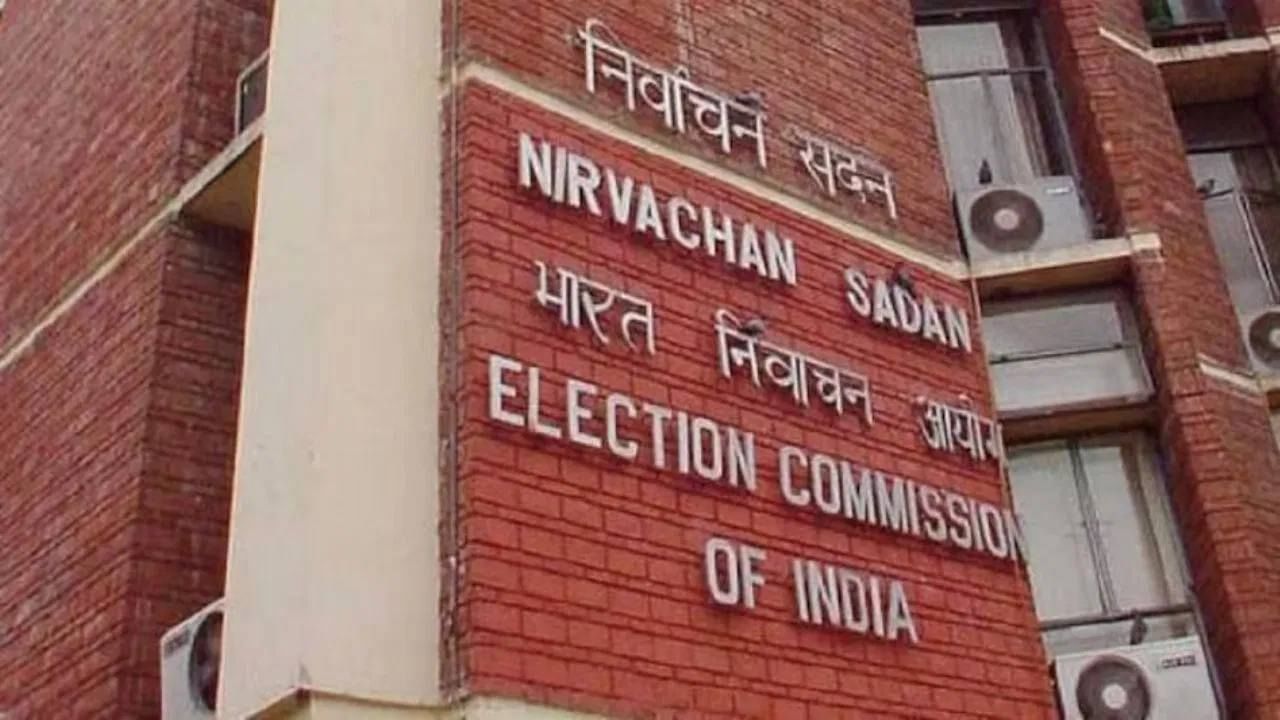 Election Commission: তৃণমূল বলছে ছাড় চাই, বিজেপি বলছে বন্ধ হোক, ভোটমুখী বংলায় আবাসে দড়ি টানাটানি, কমিশনে চিঠি