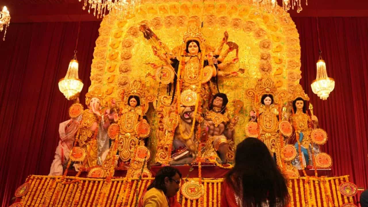 Festival of India: মহাষ্টমীতে ফেস্টিভাল অব ইন্ডিয়ায় ডান্ডিয়া আর গরবার ছন্দে মেতে উঠুন, রয়েছে ধুনুচি নাচের প্রতিযোগিতাও Festival of India: মহাষ্টমীতে ফেস্টিভাল অব ইন্ডিয়ায় ডান্ডিয়া আর গরবার ছন্দে মেতে উঠুন, রয়েছে ধুনুচি নাচের প্রতিযোগিতাও