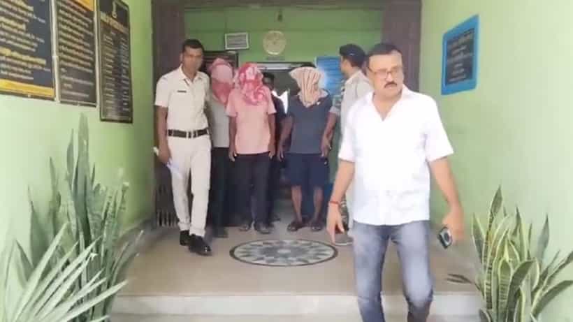 Hooghly: আচমকা এসে একের পর এক কুকুরকে গাড়িতে তুলছিল ওরা, সাধারণ নাগরিকই বাকিটা বুঝিয়ে দিলেন