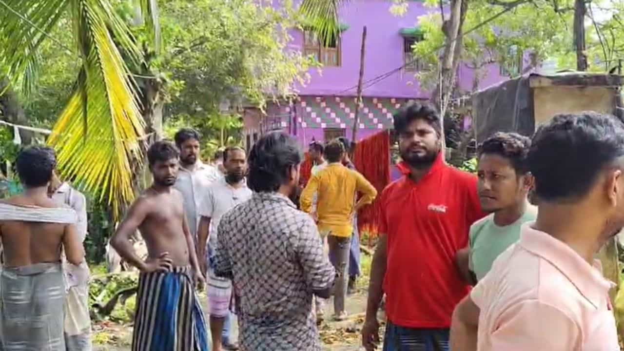 Howrah: রূপশ্রী প্রকল্পের আবেদন করতে গিয়েও কাটমানি চাওয়ার অভিযোগ Howrah: রূপশ্রী প্রকল্পের আবেদন করতে গিয়েও কাটমানি চাওয়ার অভিযোগ