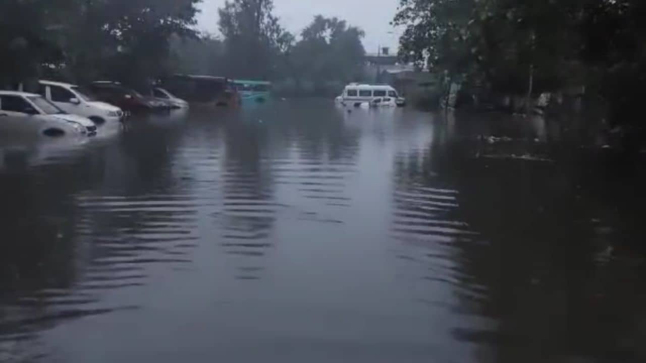 Howrah: রাস্তার জলেই পড়ে রইলেন আধ ঘণ্টা, হাওড়ায় মর্মান্তিক পরিণতি ব্যক্তির