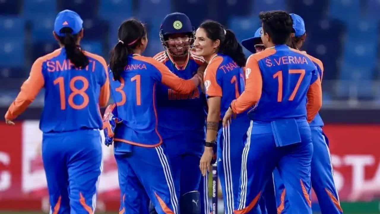 Women's T20 WC: দু-যুগ পর শারজায় খেলবে ভারত, অস্ট্রেলিয়াকে হারালেও অপেক্ষা! Women's T20 WC: দু-যুগ পর শারজায় খেলবে ভারত, অস্ট্রেলিয়াকে হারালেও অপেক্ষা!