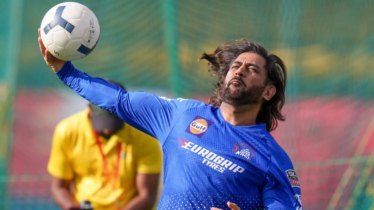 MS DHONI: ধোনির গ্রিন সিগন্যালের অপেক্ষায় চেন্নাই, রিটেনশন তালিকা তৈরিতে দেরি!