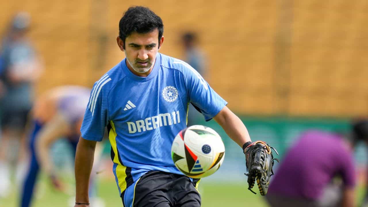 Gautam Gambhir on IPL Retention: আইপিএল নিয়ে বিন্দুমাত্র ভাবতে নারাজ, রিটেনশন নিয়ে প্রশ্ন আসতেই গম্ভীরের জবাব... Gautam Gambhir on IPL Retention: আইপিএল নিয়ে বিন্দুমাত্র ভাবতে নারাজ, রিটেনশন নিয়ে প্রশ্ন আসতেই গম্ভীরের জবাব...