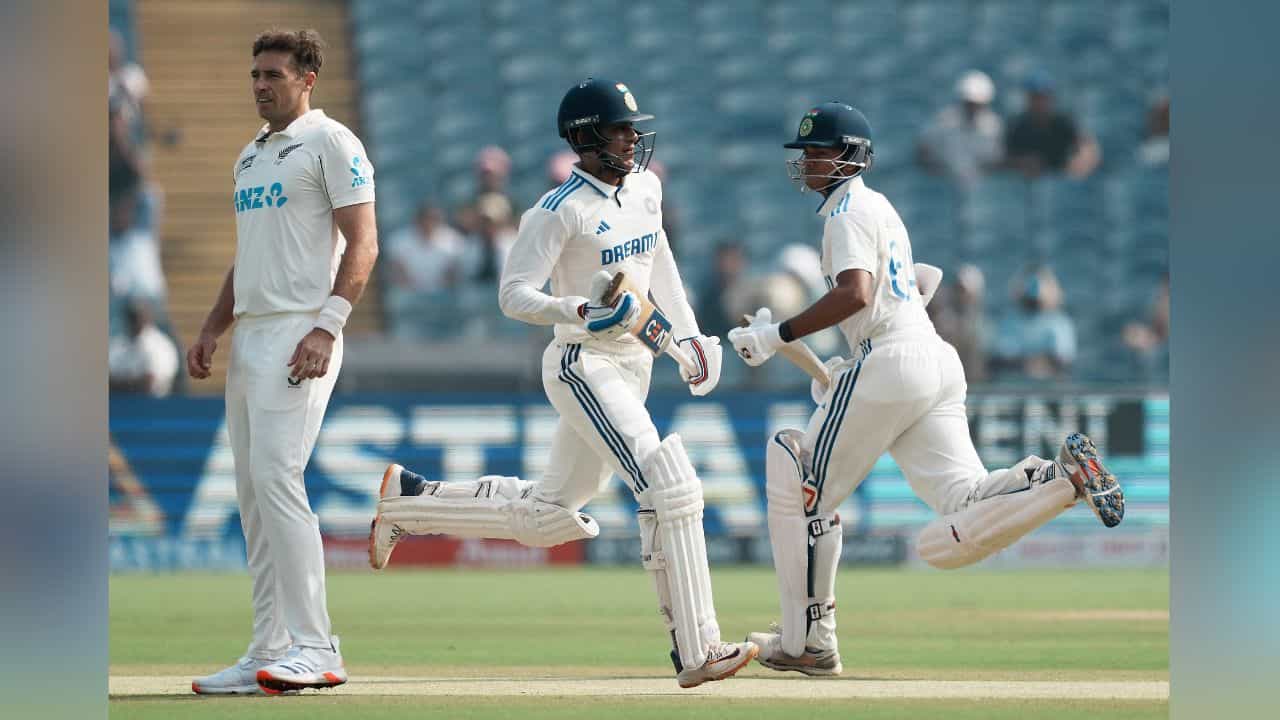 IND vs NZ: ২৩ বছরে প্রথমবার... টিম ইন্ডিয়াকে ভারতের মাটিতে খাবি খাওয়াল কিউয়িরা IND vs NZ: ২৩ বছরে প্রথমবার... টিম ইন্ডিয়াকে ভারতের মাটিতে খাবি খাওয়াল কিউয়িরা
