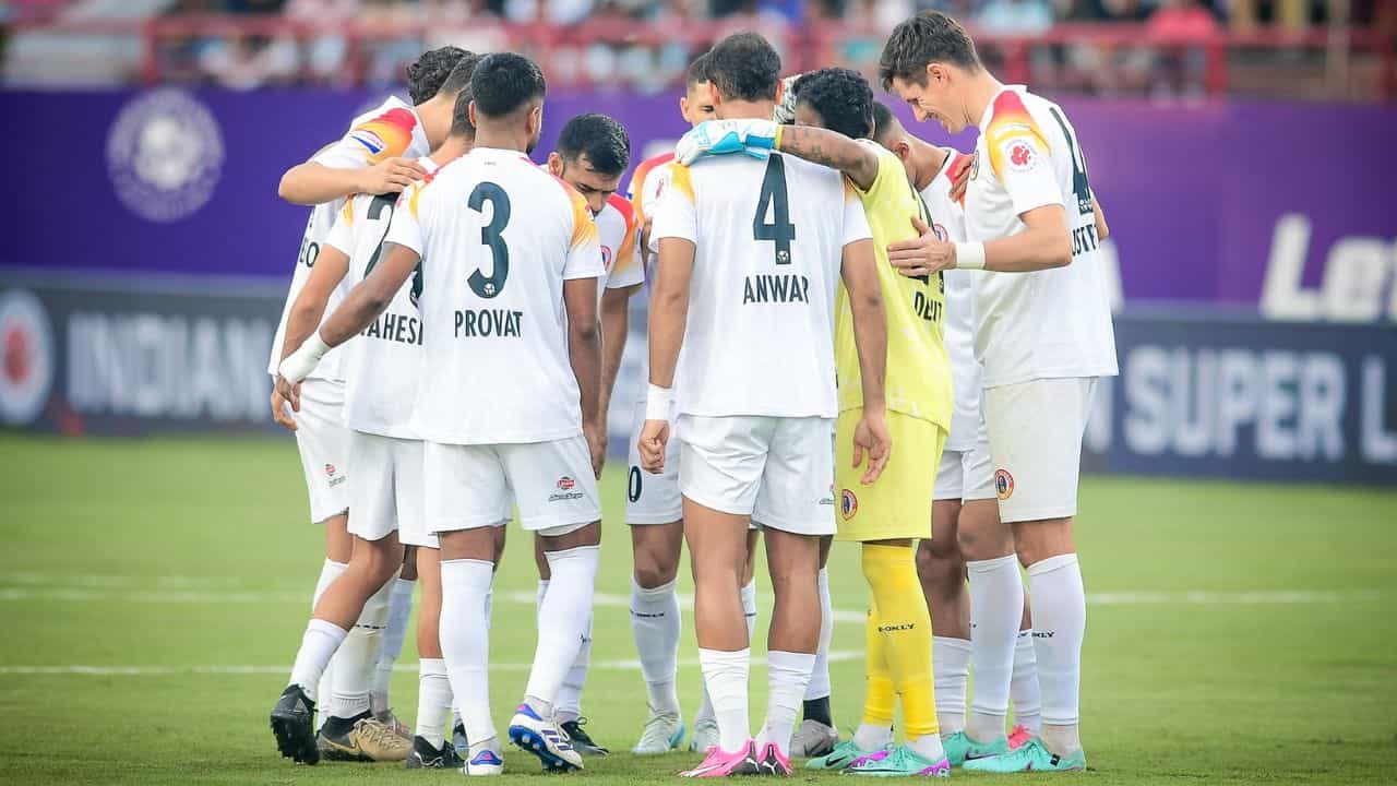 East Bengal: কোচের পদত্যাগেও 'ভাগ্য' বদলাল না, দুর্বল পেনাল্টি-আত্মঘাতী গোল