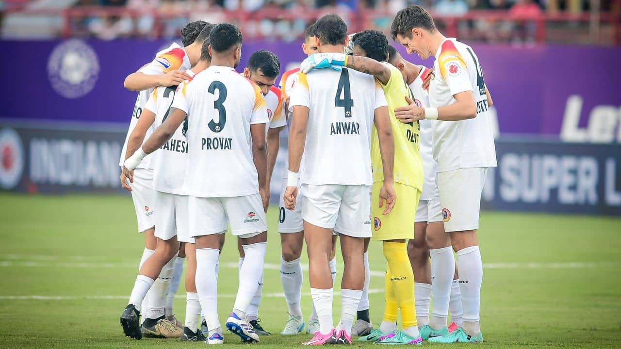 East Bengal: কোচের পদত্যাগেও ভাগ্য বদলাল না, দুর্বল পেনাল্টি-আত্মঘাতী গোল