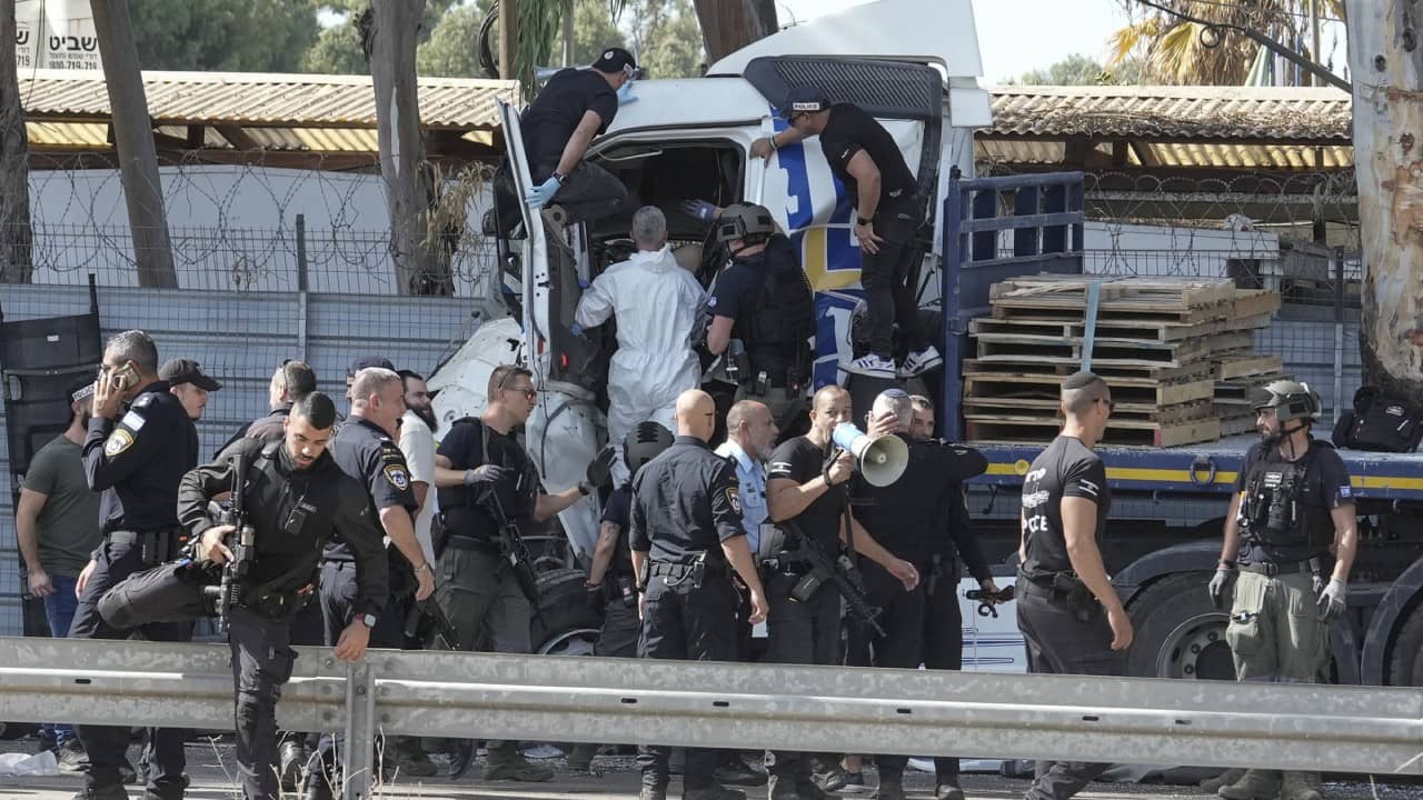 Israel truck attack: ইসরায়েলে সম্ভাব্য জঙ্গি হামলা! বাসস্টপে যাত্রীদের পিষে দিল ট্রাক, পাল্টা গুলিতে হত চালক