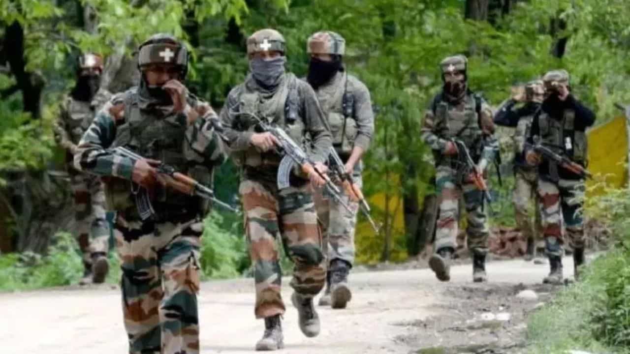Terrorist attack: কাশ্মীরে জঙ্গিদের গুলিতে ঝাঁঝরা ৬ শ্রমিক-সহ ৭, টানেলের কাজ ব্যাহত করতেই হামলা? Terrorist attack: কাশ্মীরে জঙ্গিদের গুলিতে ঝাঁঝরা ৬ শ্রমিক-সহ ৭, টানেলের কাজ ব্যাহত করতেই হামলা?