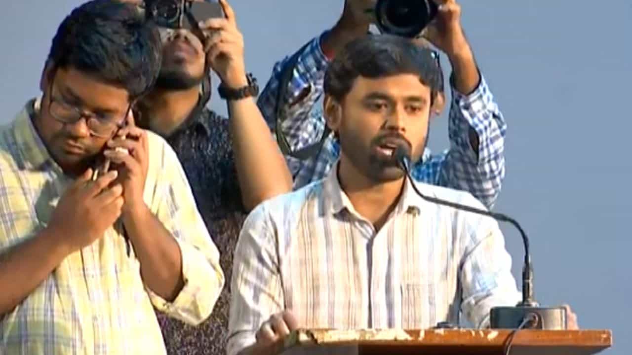 Junior Doctors: এবার শুধু শহরে নয়, গ্রামেও নিজেদের আন্দোলন পৌঁছবেন ডাক্তাররা Junior Doctors: এবার শুধু শহরে নয়, গ্রামেও নিজেদের আন্দোলন পৌঁছবেন ডাক্তাররা