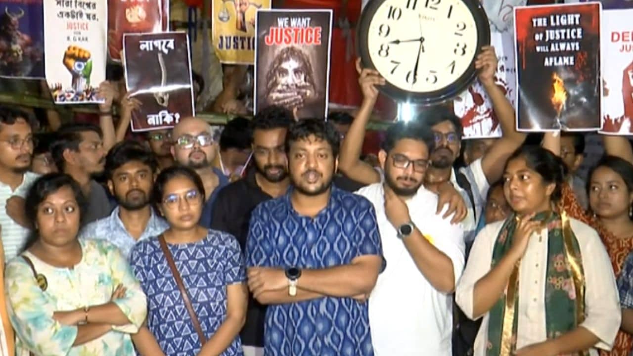 Doctors Protest: অনশনে বসলেন জুনিয়র ডাক্তাররা, স্বচ্ছতা বজায়ে অনশন মঞ্চে নিজেরাই বসাবেন CCTV