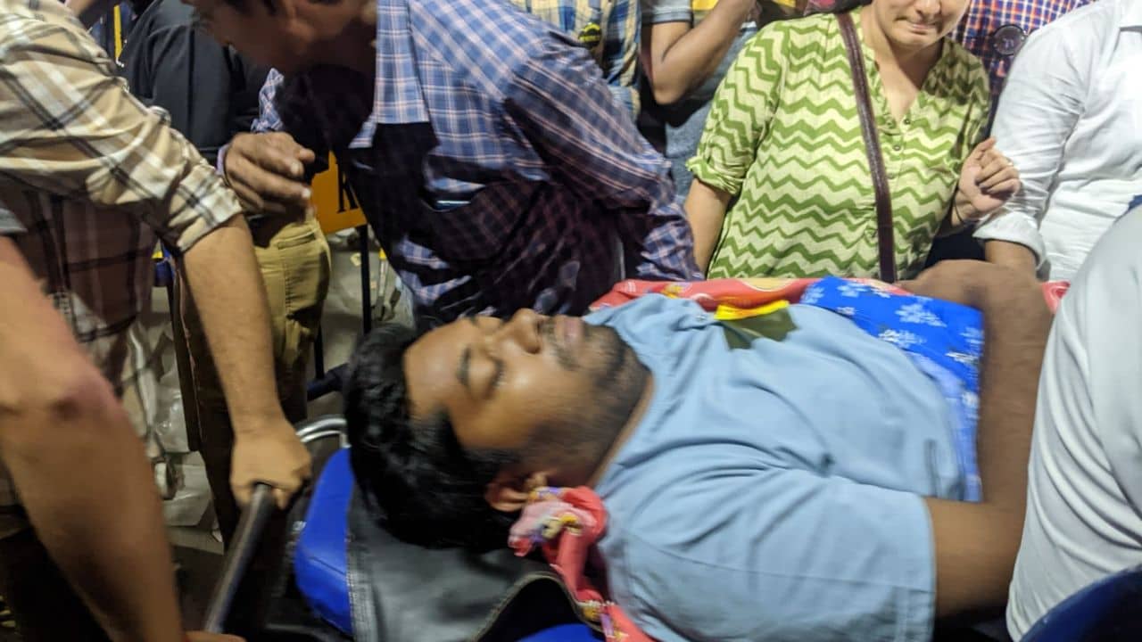 Junior Doctor health condition: গ্রিন করিডর করে নিয়ে যাওয়া হল হাসপাতালে, CCU-তে ভর্তি অনশনকারী জুনিয়র ডাক্তার অনিকেত
