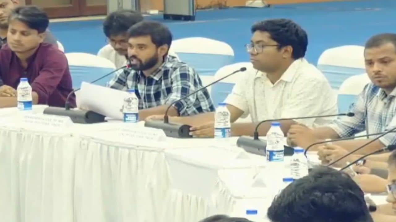 Junior doctors meeting with Mamata Banerjee: ভবিষ্যতের অভীক, বিরূপাক্ষ, জুনিয়র ডাক্তার দেবাশিসের কথা শুনেই থামালেন মুখ্যমন্ত্রী