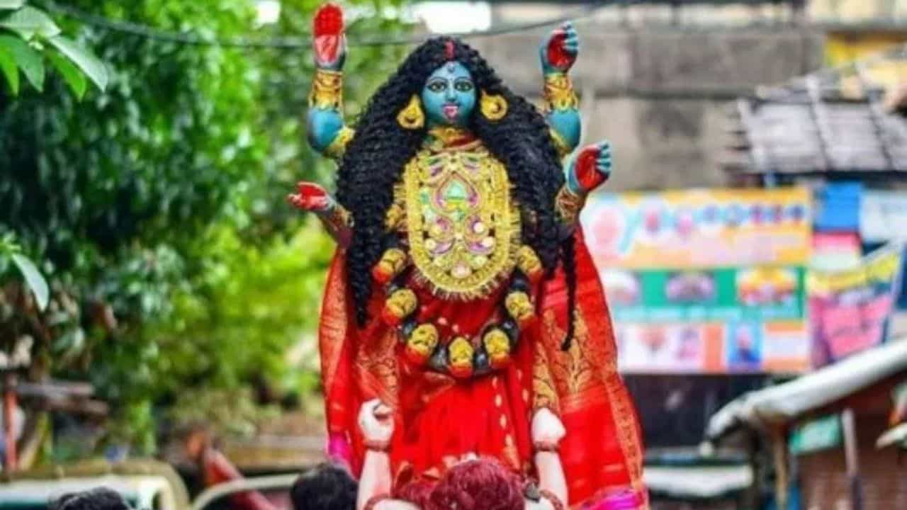 Kali Puja 2024: কালী পুজোর দিন উপোস করেও নিজেকে সুস্থ রাখবেন কী ভাবে? Kali Puja 2024: কালী পুজোর দিন উপোস করেও নিজেকে সুস্থ রাখবেন কী ভাবে?
