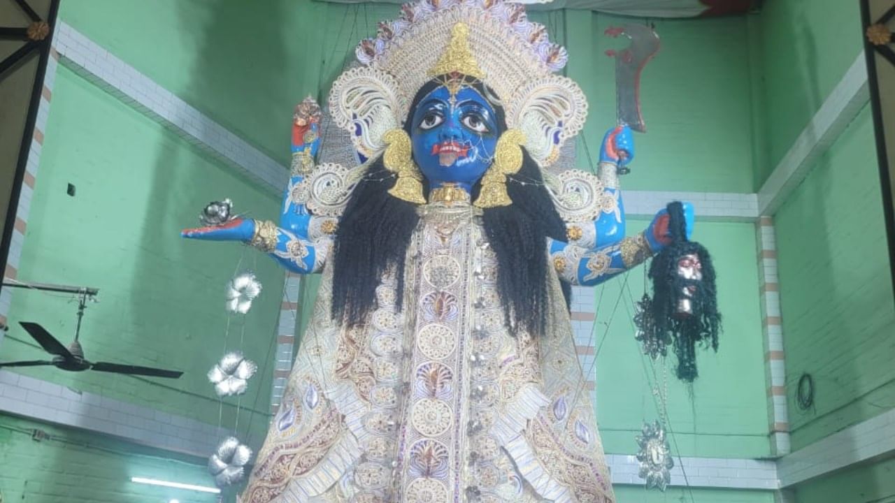 Kolkata Kali Puja: সভাপতি ছিলেন নেতাজি, যোগ ছিল বাঘা যতীনের মতো বিপ্লবীদের, কলকাতার বড় কালী দেখতে মানুষের ঢল