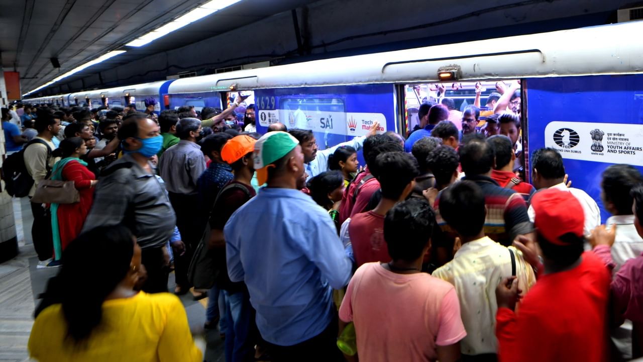 Kolkata Metro: চল্লিশে পা দিতে চলেছে দেশের প্রথম মেট্রো! ৬০ নয়, তিন বছরেই ১৩০ কিমি-র দৌড় দেবে কলকাতা মেট্রো