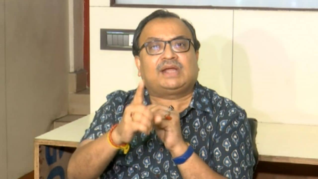 Kunal Ghosh: গণ ইস্তফা নাটক,পুজোর ছুটির টিকিট কাটা হয়ে গিয়েছে, সিনিয়র ডাক্তারদের বিঁধলেন কুণাল