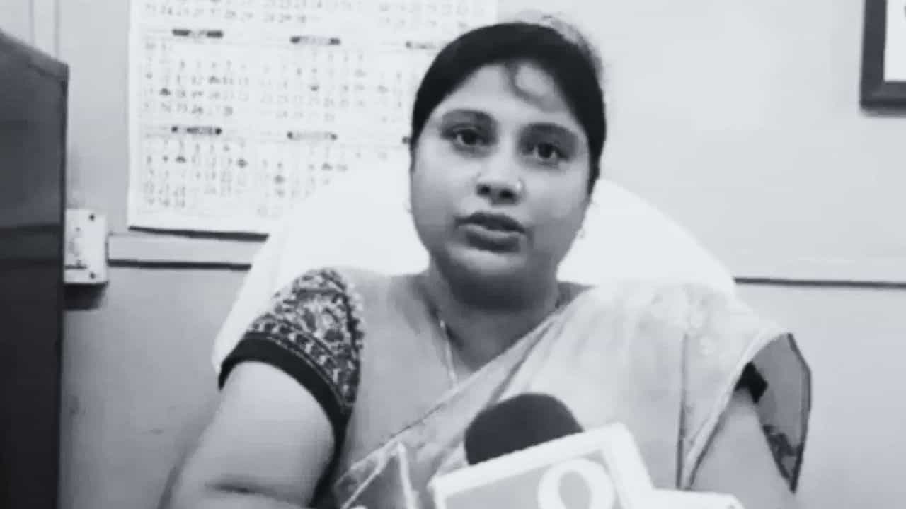 Purnima Kandu: বিষ খাইয়ে খুন পূর্ণিমা কান্দুকে? ময়নাতদন্তের রিপোর্টে চাঞ্চল্যকর তথ্য Purnima Kandu: বিষ খাইয়ে খুন পূর্ণিমা কান্দুকে? ময়নাতদন্তের রিপোর্টে চাঞ্চল্যকর তথ্য