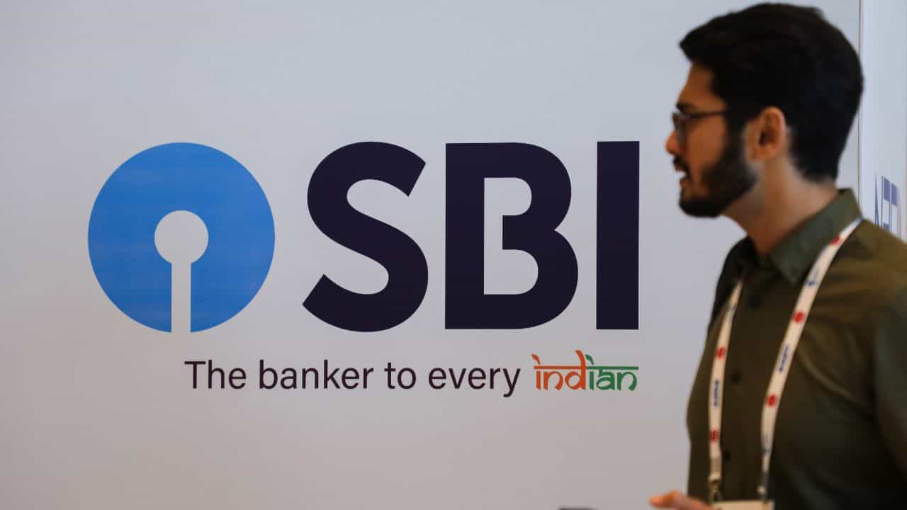 SBI Recruitment: ১০,০০০ কর্মী নিয়োগ করছে SBI, বিশেষ পরিষেবা দিতে প্রচুর বিনিয়োগ SBI Recruitment: ১০,০০০ কর্মী নিয়োগ করছে SBI, বিশেষ পরিষেবা দিতে প্রচুর বিনিয়োগ