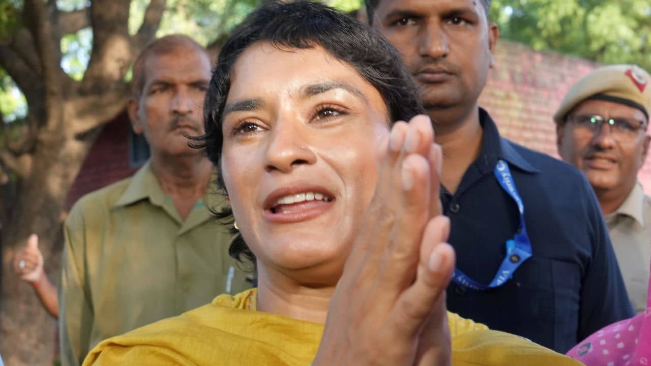 Vinesh Phogat: ৬০০০ ভোটের ব্যবধান, অলিম্পিকে স্বপ্নভঙ্গ হওয়া বিনেশ ফোগট ভোট ময়দানে জয়ী