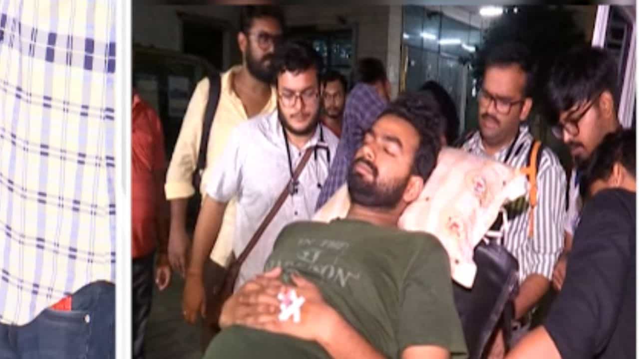 Doctor's Protest: তলপেটে রক্তক্ষরণ, রক্তচাপ অস্বাভাবিক, এখনও সঙ্কটজনক জুনিয়র চিকিৎসক অনুষ্টুপ Doctor's Protest: তলপেটে রক্তক্ষরণ, রক্তচাপ অস্বাভাবিক, এখনও সঙ্কটজনক জুনিয়র চিকিৎসক অনুষ্টুপ