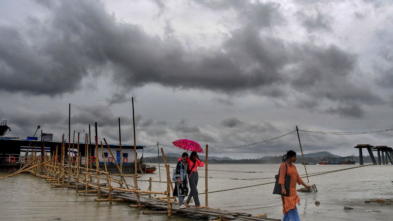 Cyclone Dana Update: 'আইলা'র গতিতেই আছড়ে পড়বে সাইক্লোন 'দানা'! প্রস্তুত NDRF, খুলে গেল কন্ট্রোলরুম