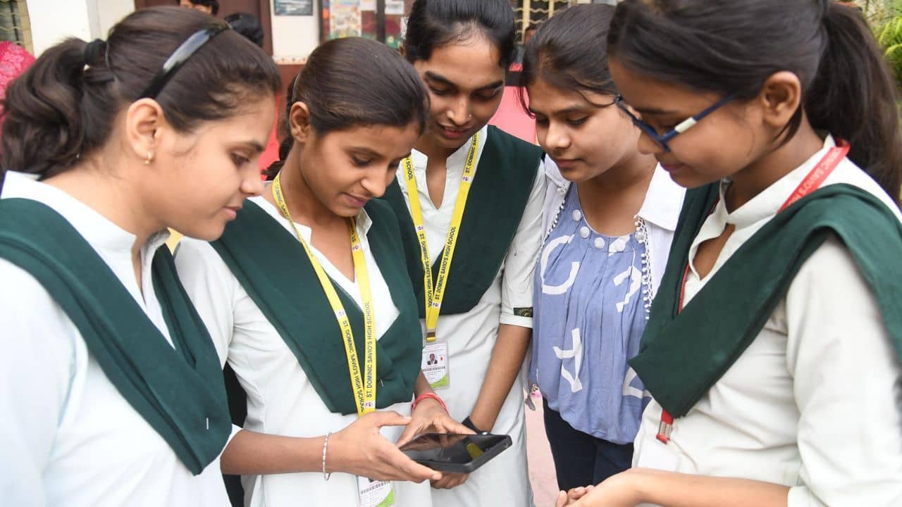 Madhyamik Exam 2025: এবার থেকে অনলাইনে ফর্ম ফিলাপ না করলে বসতে পারবে না মাধ্যমিক পরীক্ষায়, কবে থেকে হচ্ছে শুরু?