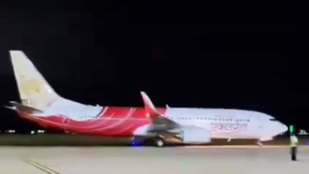 সাতদিনে ৩৪ বার বিমানে 'বোমাতঙ্ক', খুঁজে বের করা হল 'লোকেশন', কড়া পদক্ষেপের পথে কেন্দ্র সাতদিনে ৩৪ বার বিমানে 'বোমাতঙ্ক', খুঁজে বের করা হল 'লোকেশন', কড়া পদক্ষেপের পথে কেন্দ্র