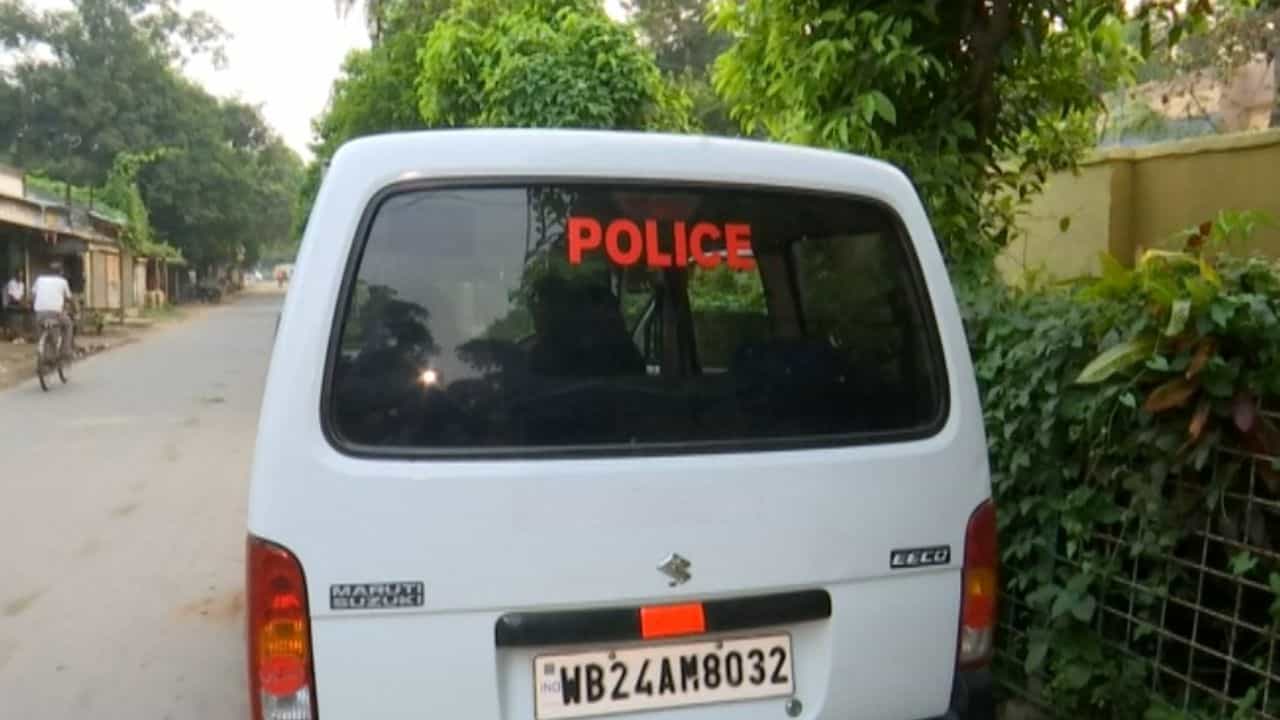 Krishnagar: নিজের গায়ে নিজেই আগুন লাগিয়েছিল কৃষ্ণনগরের তরুণী? পুলিশি তদন্ত চাঞ্চল্যকর তথ্য Krishnagar: নিজের গায়ে নিজেই আগুন লাগিয়েছিল কৃষ্ণনগরের তরুণী? পুলিশি তদন্ত চাঞ্চল্যকর তথ্য