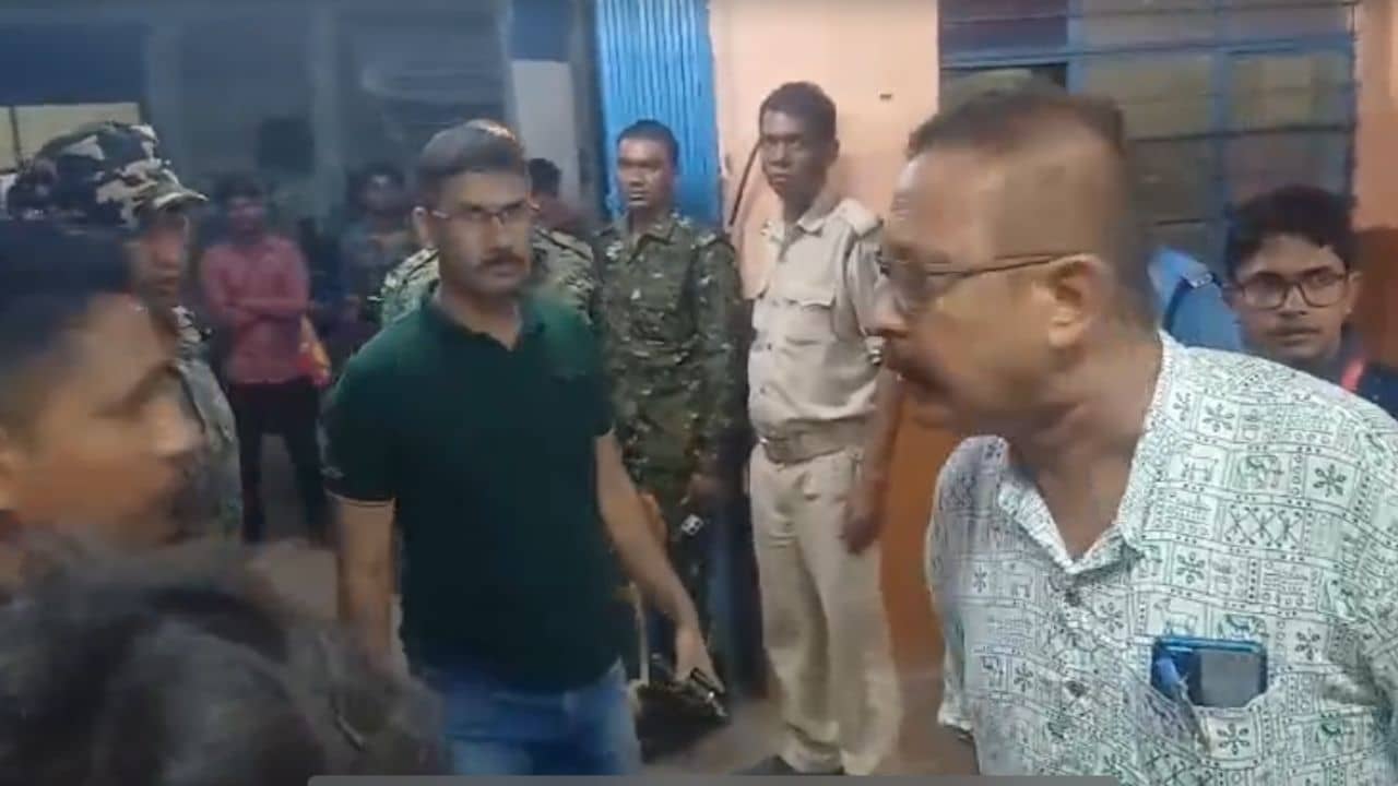 Purulia: নড়বড়ে ছিল কার্নিশ, একাদশীতে আতসবাজি দেখতে গিয়ে যে এমন মর্মান্তিক পরিণতি হবে, ভাবেনি কেউ