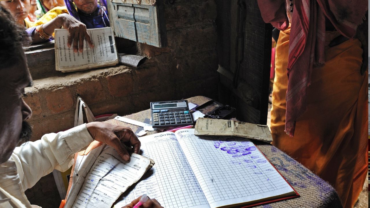 Ration Card: হাজারের বেশি ভুয়ো রেশন কার্ড দিয়ে তোলা হয় কোটি কোটি টাকার চাল-ডাল! ৮ বছর পর নজরে এল খাদ্য দফতরের