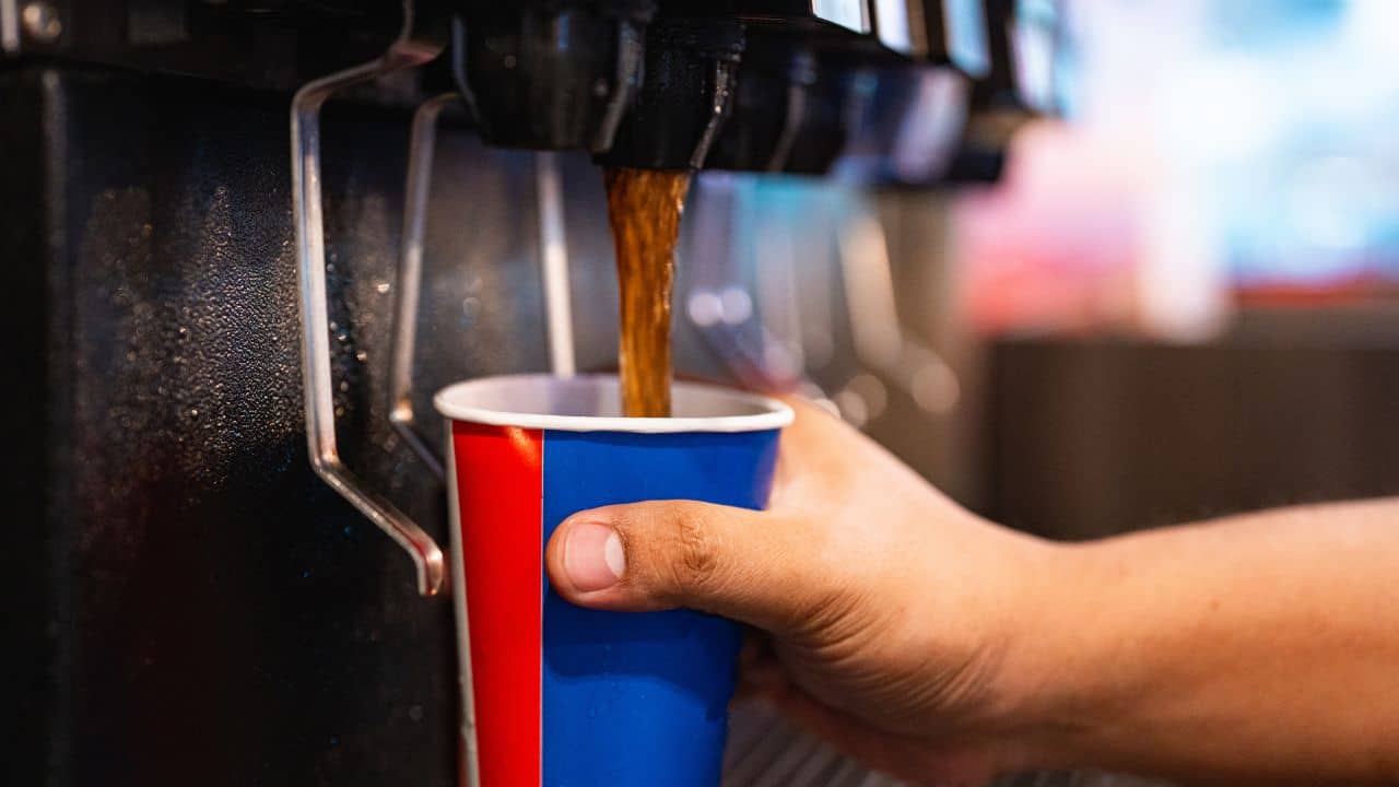 মাত্র ১০টাকায় মিলবে পেপসি অথবা কোক? অম্বানী বাজারে আসতেই বড় পরিকল্পনা