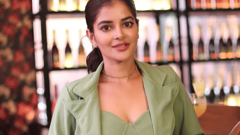 প্রেমিকের আদরে বর্ষবরণ মধুমিতার, ২০২৫ সালে কী খুঁজছেন নায়িকা?