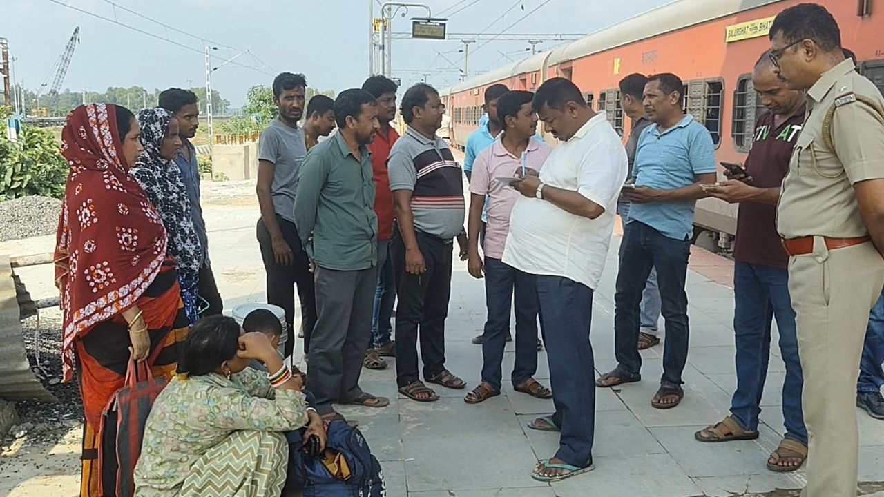 Migrant worker: স্ত্রী-সন্তানদের নিয়ে বাড়ি ফেরা হল না, ট্রেনেই মৃত্যু বালুরঘাটের পরিযায়ী শ্রমিকের