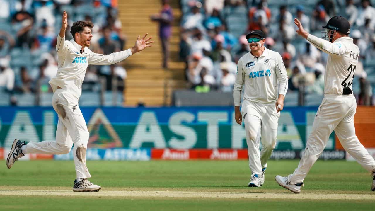 IND vs NZ: সুন্দরের পাল্টা স্যান্টনারের সাত শিকার, পুনের পুনরাবৃত্তি হবে না তো! IND vs NZ: সুন্দরের পাল্টা স্যান্টনারের সাত শিকার, পুনের পুনরাবৃত্তি হবে না তো!