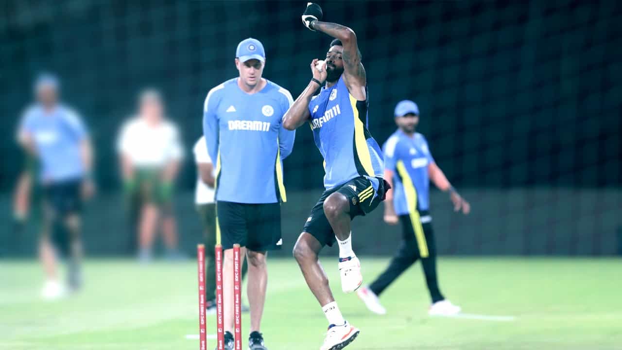 Hardik Pandya: দুই কারণে হার্দিক পান্ডিয়ার বোলিংয়ে খুশি নন বোলিং কোচ মর্কেল, বোঝালেন... Hardik Pandya: দুই কারণে হার্দিক পান্ডিয়ার বোলিংয়ে খুশি নন বোলিং কোচ মর্কেল, বোঝালেন...