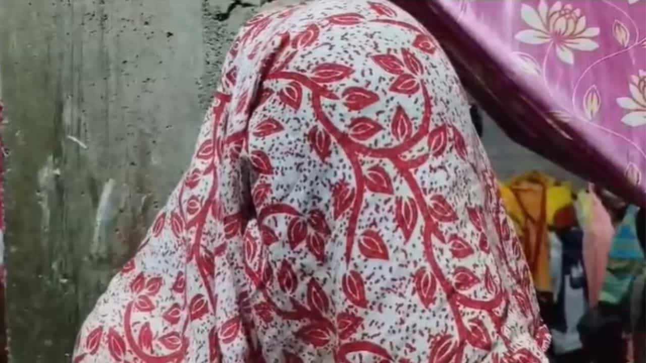 Murshidabad: পাঁচ নম্বর বিয়েটা করার আগেই পড়ল ফ্যাঁসাদে, পাত্রী পক্ষ জেনে যেতেই মণ্ডপ ছেড়ে পালাল বর Murshidabad: পাঁচ নম্বর বিয়েটা করার আগেই পড়ল ফ্যাঁসাদে, পাত্রী পক্ষ জেনে যেতেই মণ্ডপ ছেড়ে পালাল বর