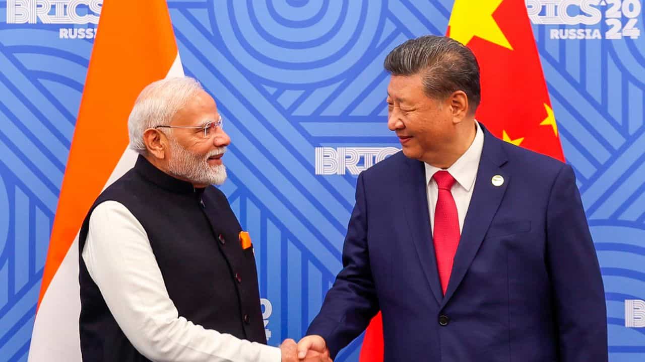 PM Narendra Modi: 'সীমান্তে শান্তি, পারস্পরিক শ্রদ্ধা খুবই গুরুত্বপূর্ণ', জিনপিংয়ের সঙ্গে বৈঠকে বললেন মোদী PM Narendra Modi: 'সীমান্তে শান্তি, পারস্পরিক শ্রদ্ধা খুবই গুরুত্বপূর্ণ', জিনপিংয়ের সঙ্গে বৈঠকে বললেন মোদী