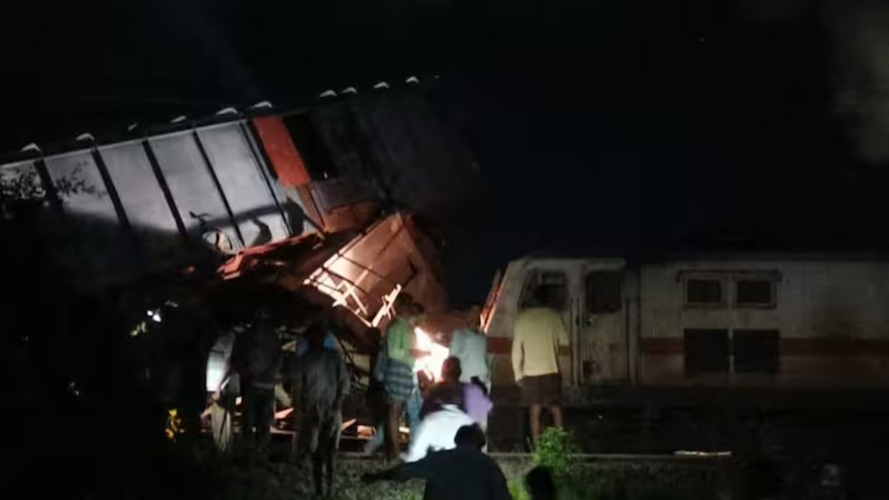 Mysuru-Darbhanga Express accident: মালগাড়িতে ধাক্কা দ্বারভাঙ্গা এক্সপ্রেসের! নবমীর রাতে বড় দুর্ঘটনা