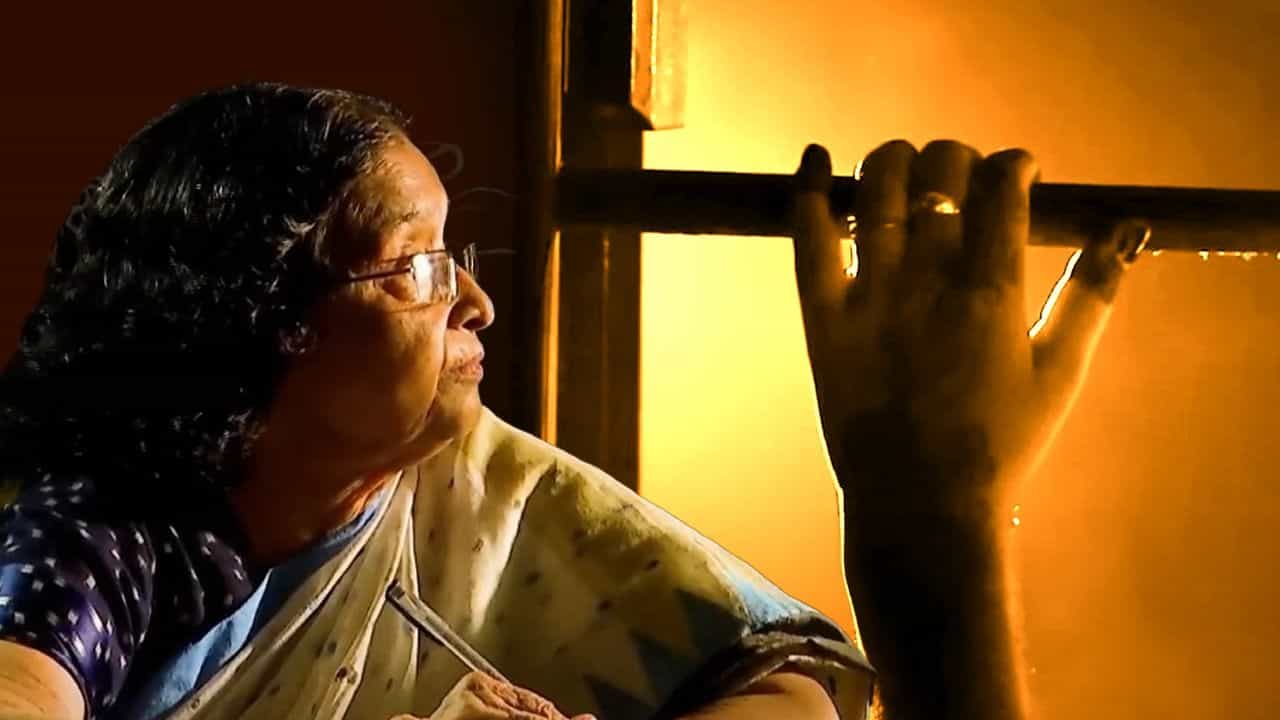 Annyo Durga: রুখে দাঁড়িয়েছিলেন, সেদিনও বাঁচিয়েছিলেন এক তিলোত্তমাকে, ‘বাণী’ বন্দনায় এক ‘অন্য দুর্গার’ গল্প Annyo Durga: রুখে দাঁড়িয়েছিলেন, সেদিনও বাঁচিয়েছিলেন এক তিলোত্তমাকে, ‘বাণী’ বন্দনায় এক ‘অন্য দুর্গার’ গল্প