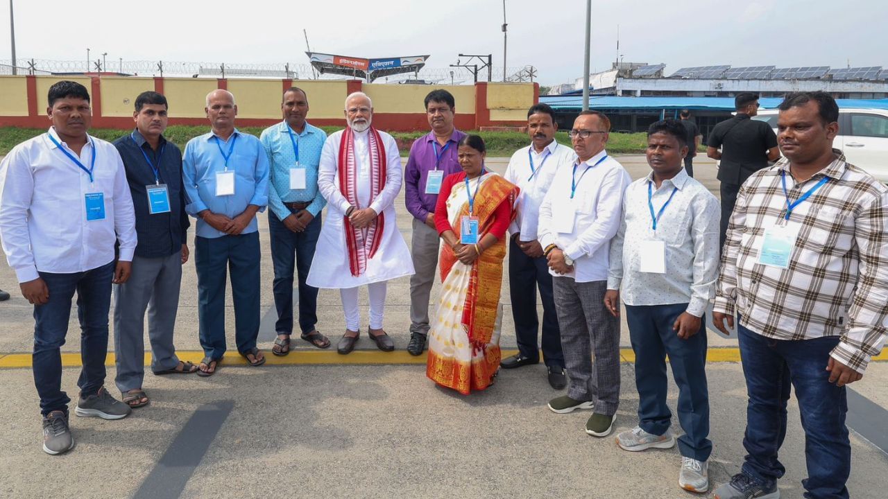 PM Narendra Modi: 'দলের শক্তিবৃদ্ধিতে নিরলস কাজ করেন', ঝাড়খণ্ডে বিজেপির সদর দফতরের কর্মীদের প্রশংসায় পঞ্চমুখ মোদী