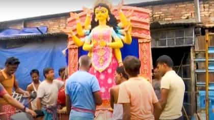 টিভি-৯ বাংলা পুজোয় পালস শিল্পী সম্মান পেলেন কোচবিহারের দুই মৃৎশিল্পী