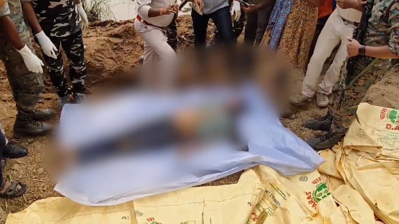 Purulia: ২৪ ঘণ্টা পার! বালুর চরে পুঁতে রাখা তরুণীর পরিচয় এখনও জানতে পারল না পুলিশ