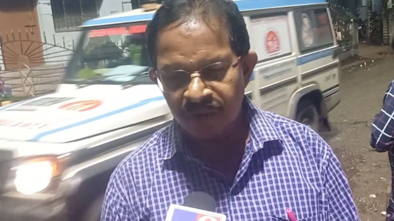 Doctors Beaten: এবার পুরুলিয়া! নদিনের শিশুর মৃত্যুর অভিযোগ তুলে বেধড়ক মার চিকিৎসককে