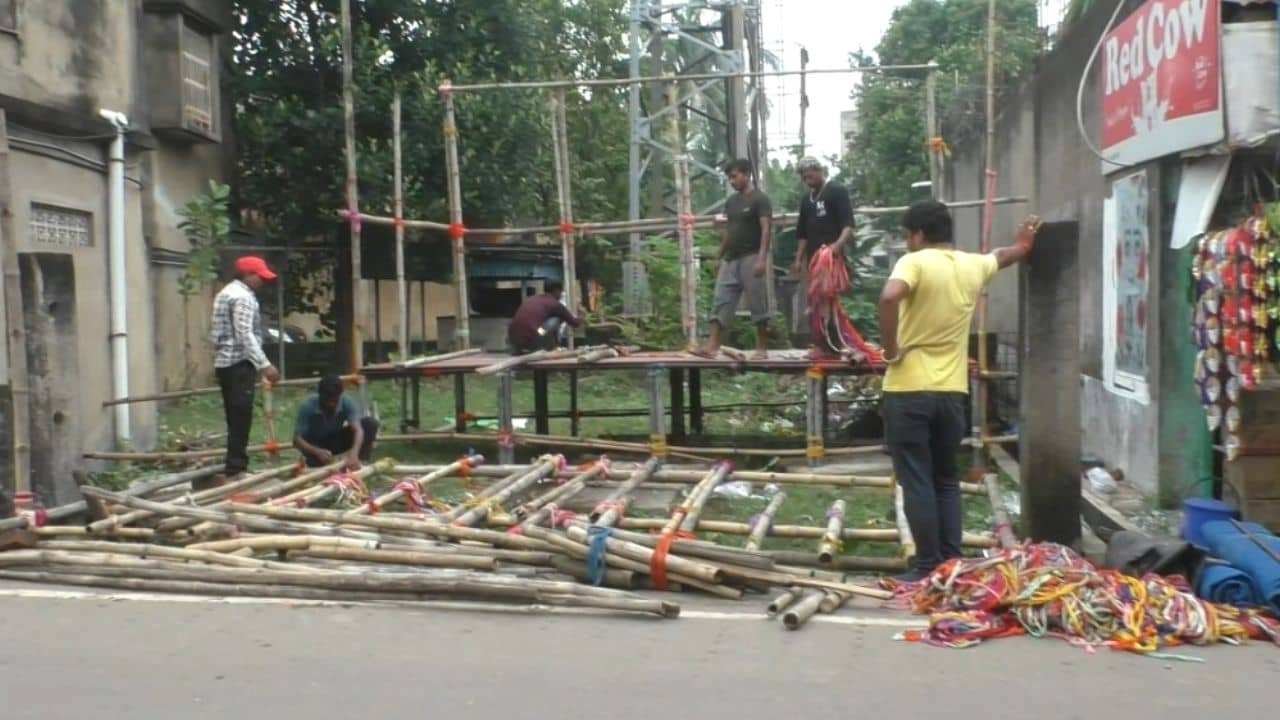 Tilottamas parents: আমার দেবীর বিসর্জন হয়ে গেছে, ষষ্ঠী থেকে ধরনায় বসছেন তিলোত্তমার বাবা-মা