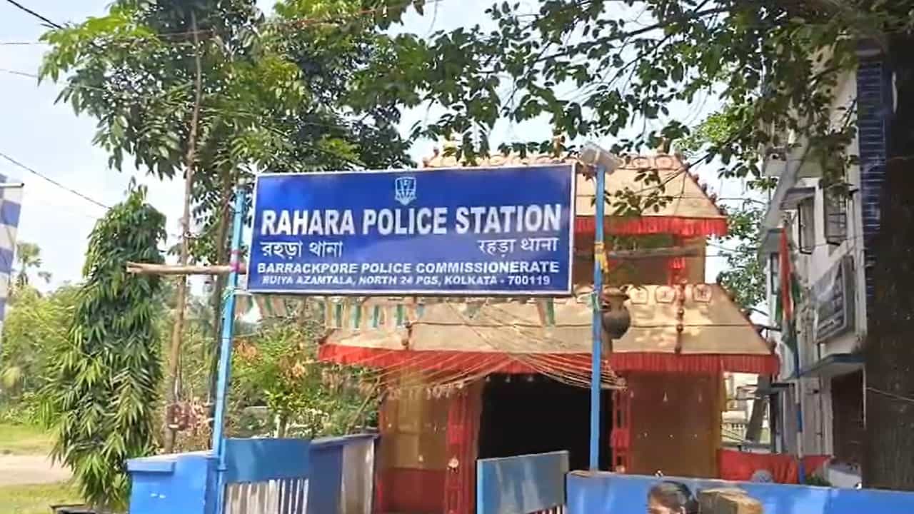 Khardah: মদ্যপানের প্রতিবাদ করায় ঘরে ঢুকে মার, মহিলাদের শ্লীলতাহানির অভিযোগ, ব্যাপক উত্তেজনা খড়দহে Khardah: মদ্যপানের প্রতিবাদ করায় ঘরে ঢুকে মার, মহিলাদের শ্লীলতাহানির অভিযোগ, ব্যাপক উত্তেজনা খড়দহে