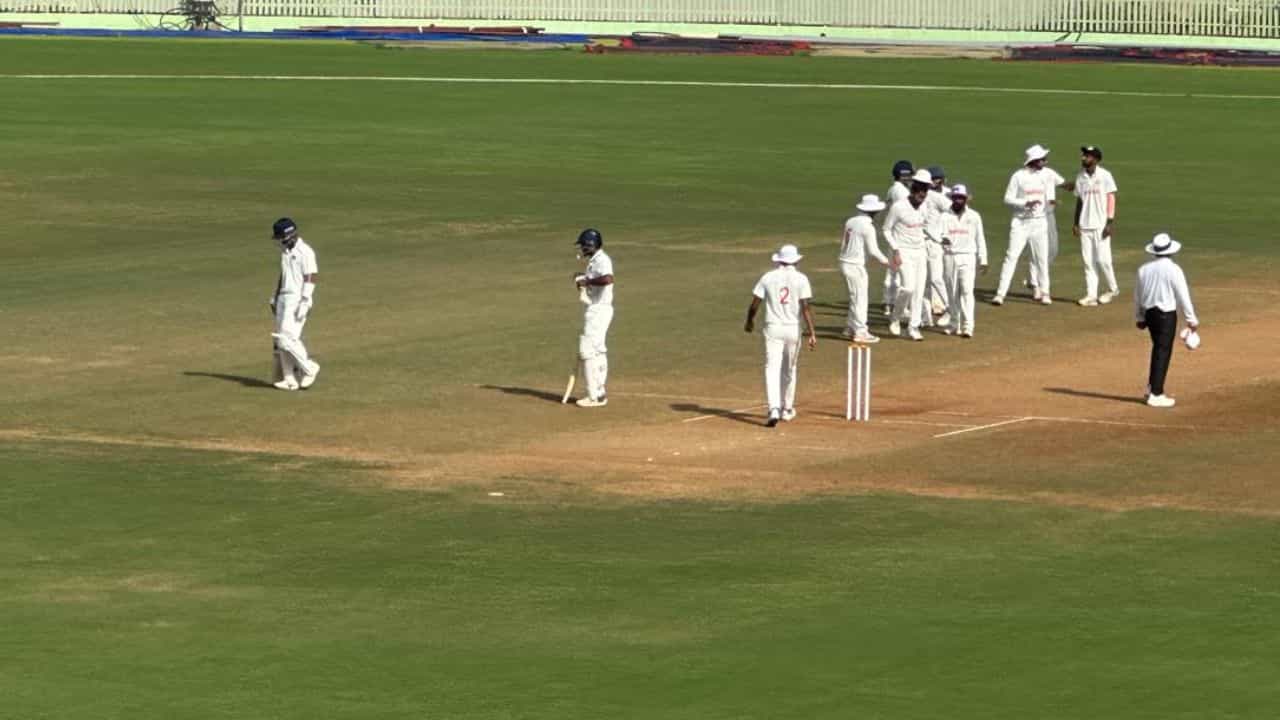 Mumbai vs Baroda: ভার্গবের ১০ উইকেট, হার দিয়ে রঞ্জি অভিযান শুরু ডিফেন্ডিং চ্যাম্পিয়নের Mumbai vs Baroda: ভার্গবের ১০ উইকেট, হার দিয়ে রঞ্জি অভিযান শুরু ডিফেন্ডিং চ্যাম্পিয়নের