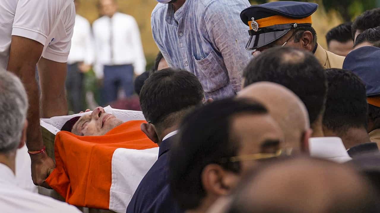 Ratan Tata Death: শকুন-চিলকে দেহ অর্পণ করে পার্সিরা, কীভাবে হবে রতন টাটার শেষকৃত্য? Ratan Tata Death: শকুন-চিলকে দেহ অর্পণ করে পার্সিরা, কীভাবে হবে রতন টাটার শেষকৃত্য?